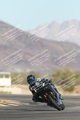 media/Oct-30-2025-Racers Edge (Thu) [[dabbdaf680]]/3-B Group/Session 2 (Turn 14)/